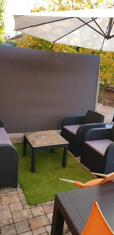 2 Bedrooms House With Enclosed Garden And Wifi At Slezska Ostrava