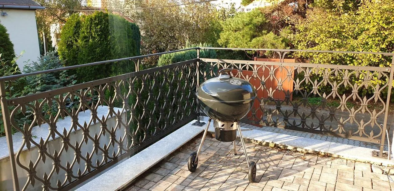 Holiday home 2 Bedrooms House With Enclosed Garden And Wifi At Slezska Ostrava